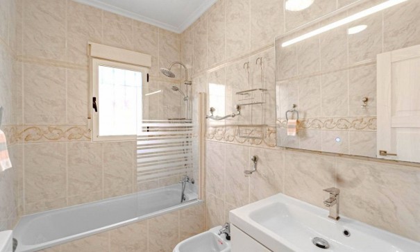 Resale - Freistehende Villa -
Villamartín