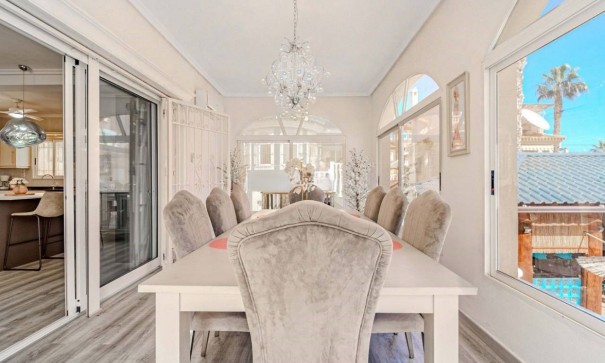 Resale - Freistehende Villa -
Villamartín