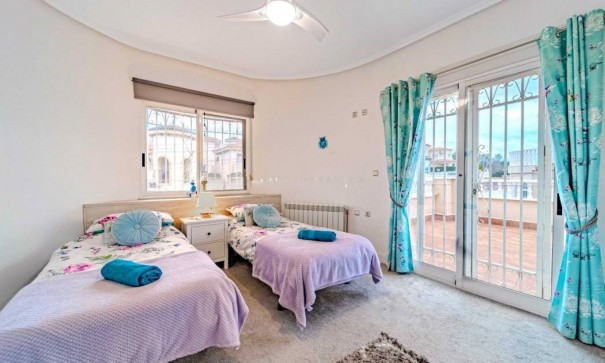 Resale - Freistehende Villa -
Villamartín