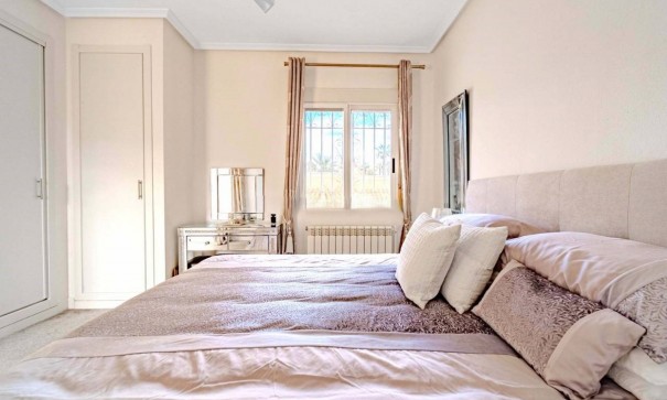 Resale - Freistehende Villa -
Villamartín