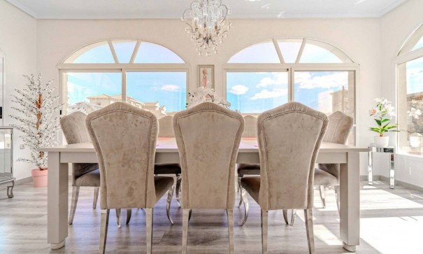 Resale - Freistehende Villa -
Villamartín