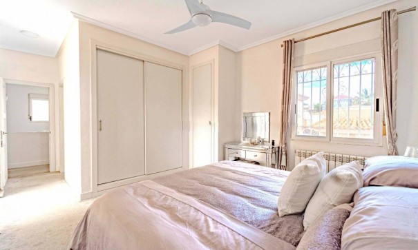 Resale - Freistehende Villa -
Villamartín