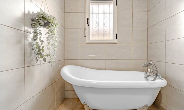 Resale - Freistehende Villa -
Villamartín