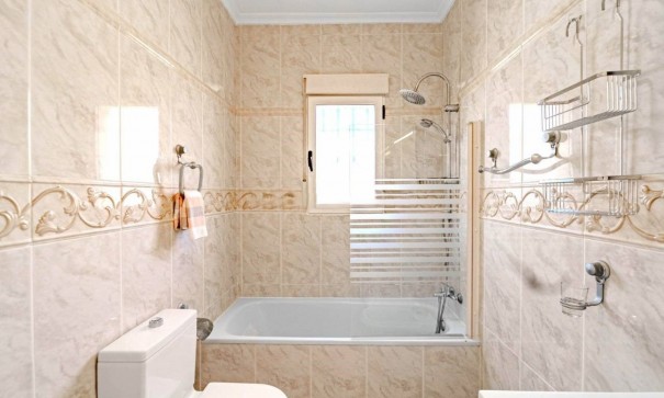 Resale - Freistehende Villa -
Villamartín