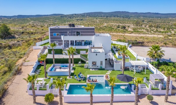 Resale - Freistehende Villa -
Torremendo