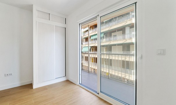 Revente - Appartement -
Torrevieja - Playa del cura