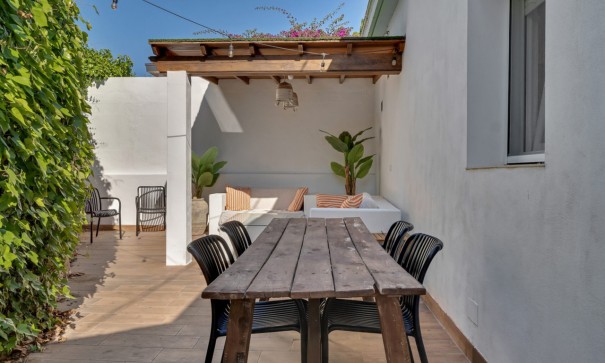 Sprzedaż - Willa wolnostojąca -
Jávea