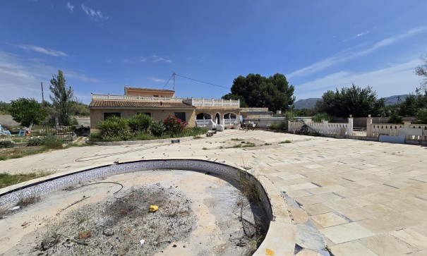 Videresalg - Fritliggende villa -
SAX