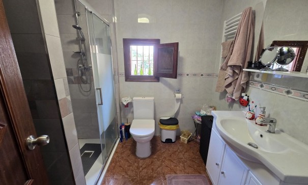 Videresalg - Fritliggende villa -
SAX