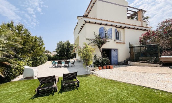 Sale - Detached Villa -
La Zenia