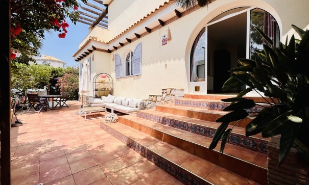 Sale - Detached Villa -
La Zenia