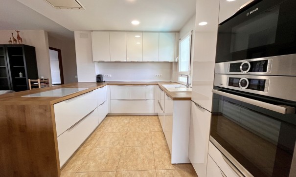 Sale - Detached Villa -
La Zenia