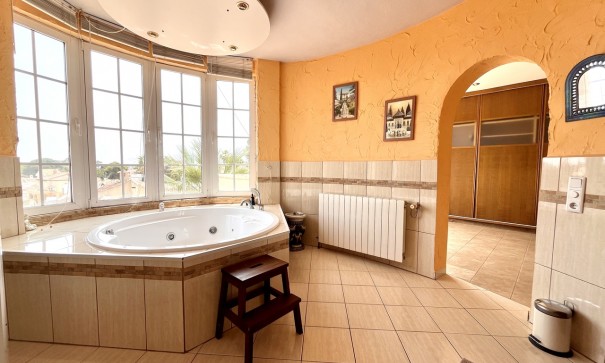 Sale - Detached Villa -
La Zenia