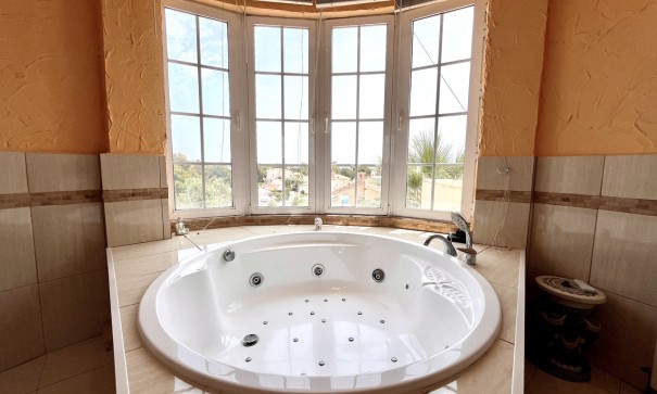 Sale - Detached Villa -
La Zenia