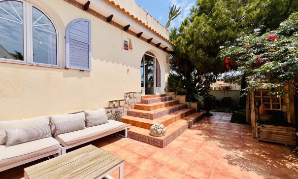 Sale - Detached Villa -
La Zenia