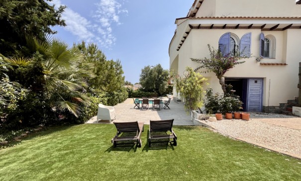 Sale - Detached Villa -
La Zenia