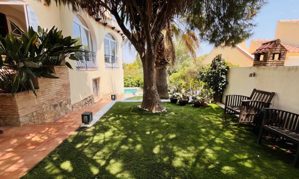 Sale - Detached Villa -
La Zenia