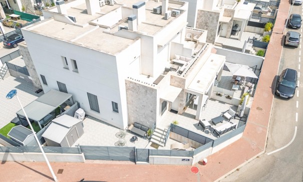 Herverkoop - Halfvrijstaande villa -
Torrevieja - Aguas Nuevas