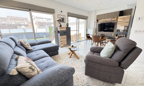 Återförsäljning - Fristående villa -
Villamartín