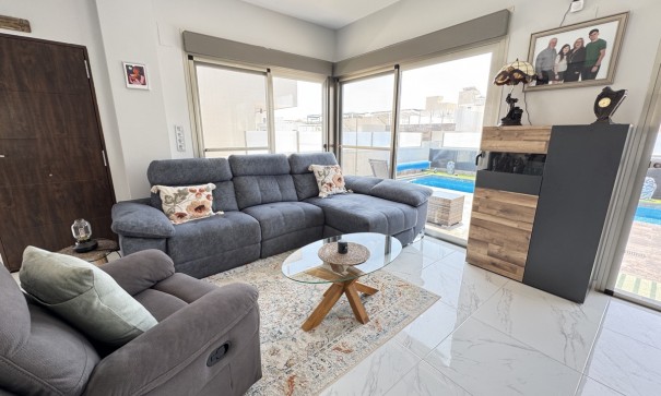 Återförsäljning - Fristående villa -
Villamartín