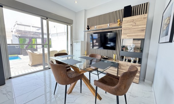 Återförsäljning - Fristående villa -
Villamartín