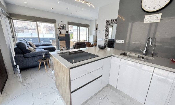 Återförsäljning - Fristående villa -
Villamartín