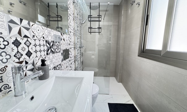 Återförsäljning - Fristående villa -
Villamartín