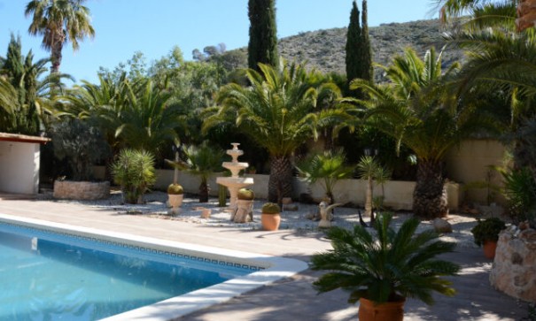 Resale - Freistehende Villa -
Hondón de las Nieves