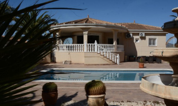 Resale - Freistehende Villa -
Hondón de las Nieves