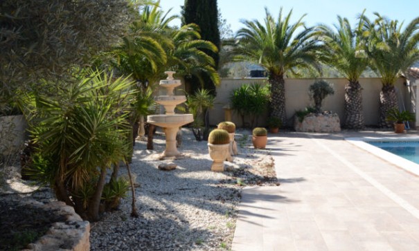 Resale - Freistehende Villa -
Hondón de las Nieves