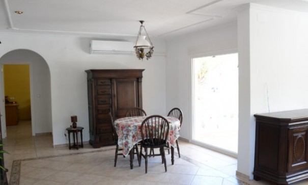 Resale - Freistehende Villa -
Hondón de las Nieves