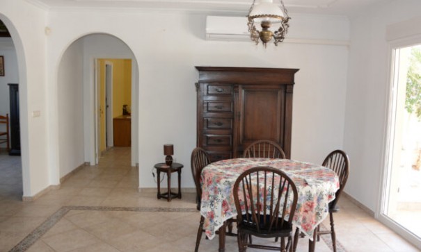 Resale - Freistehende Villa -
Hondón de las Nieves