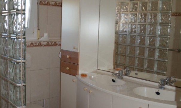 Resale - Freistehende Villa -
Hondón de las Nieves