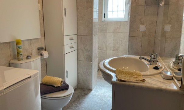 Videresalg - Byhus -
Orihuela Costa - La Florida