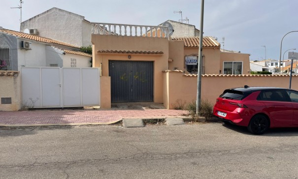 Videresalg - Byhus -
Orihuela Costa - La Florida