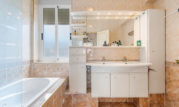 Videresalg - Lejlighed lejlighed -
Benidorm - Levante*