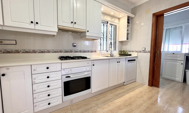 Venta - Chalet Independiente -
San Miguel de Salinas