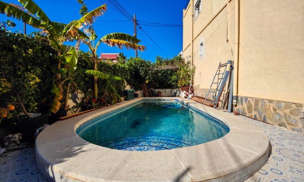 Herverkoop - Halfvrijstaande villa -
San Miguel de Salinas