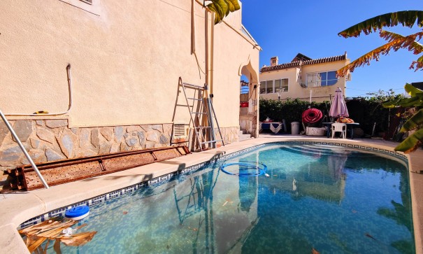 Herverkoop - Halfvrijstaande villa -
San Miguel de Salinas