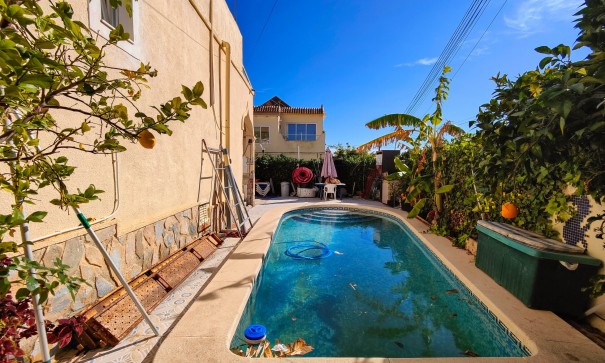 Herverkoop - Halfvrijstaande villa -
San Miguel de Salinas