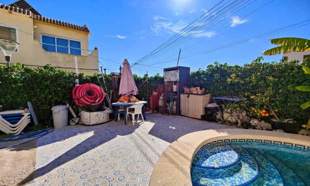 Herverkoop - Halfvrijstaande villa -
San Miguel de Salinas