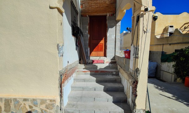 Herverkoop - Halfvrijstaande villa -
San Miguel de Salinas