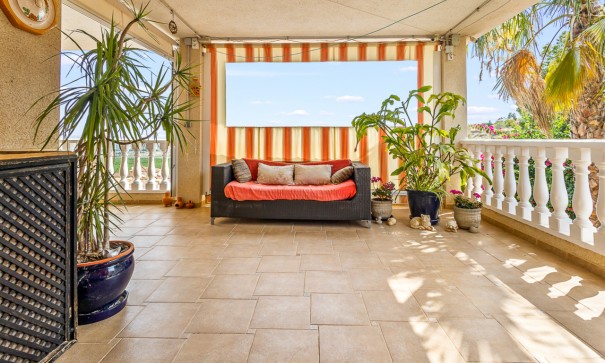 Videresalg - Fritliggende villa -
Algorfa