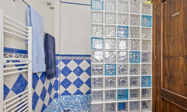 Videresalg - Fritliggende villa -
Algorfa