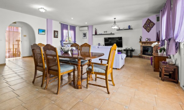 Videresalg - Fritliggende villa -
Algorfa