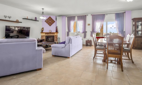 Videresalg - Fritliggende villa -
Algorfa