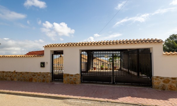 Videresalg - Fritliggende villa -
Algorfa