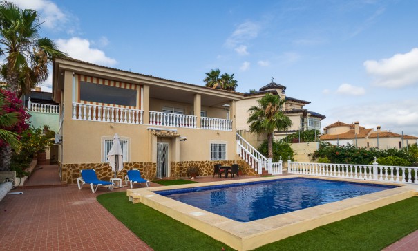 Videresalg - Fritliggende villa -
Algorfa