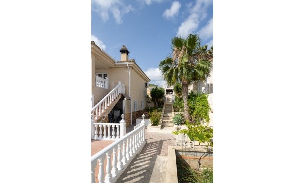 Videresalg - Fritliggende villa -
Algorfa