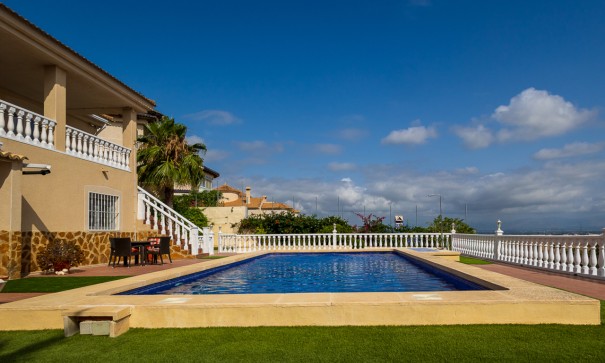 Videresalg - Fritliggende villa -
Algorfa